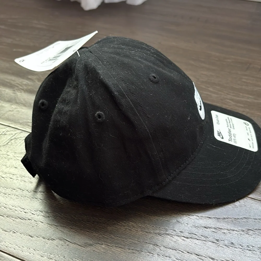 Nike Toddler Club baseball cap,Velcro back,6 vent, embroidered Nike swoosh logo
